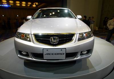 【图文】日本本田公司推出新款雅阁车-本田
